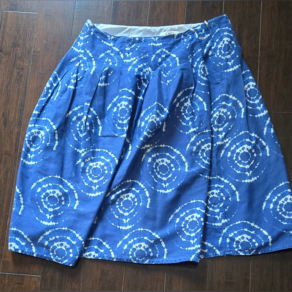 Cotton Knee Length Skirt, Size 8. - Picture 3 of 3